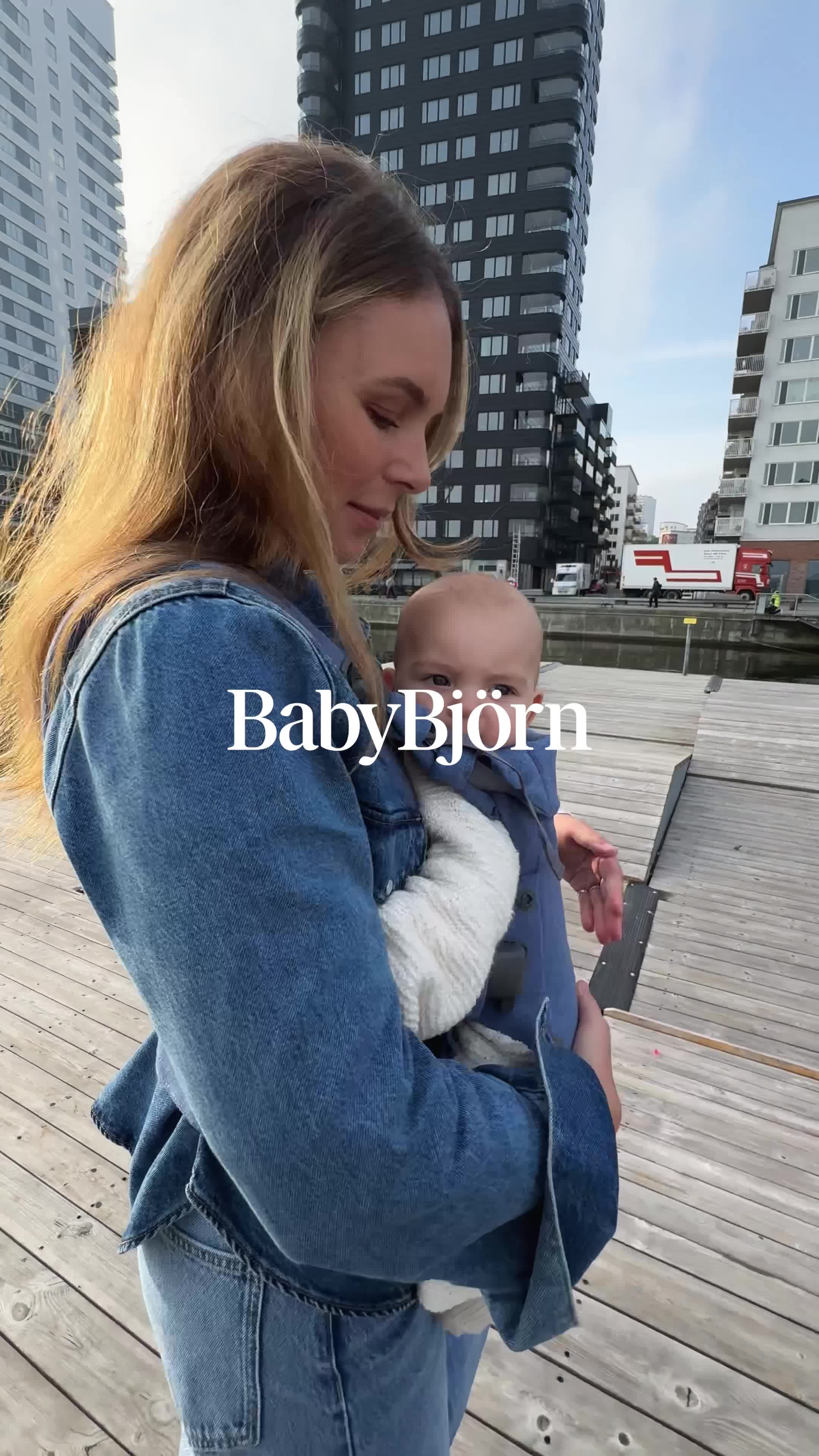 BabyBjörn Facebook ad: Comfy Babywearing