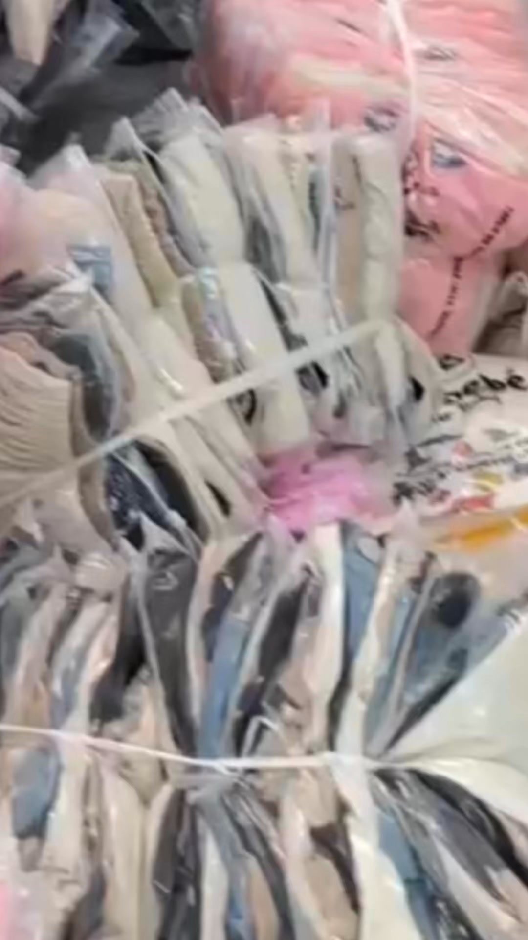 BB bebé in VietNam Facebook ad: I am a children's clothing manufacturer in Vietnam.