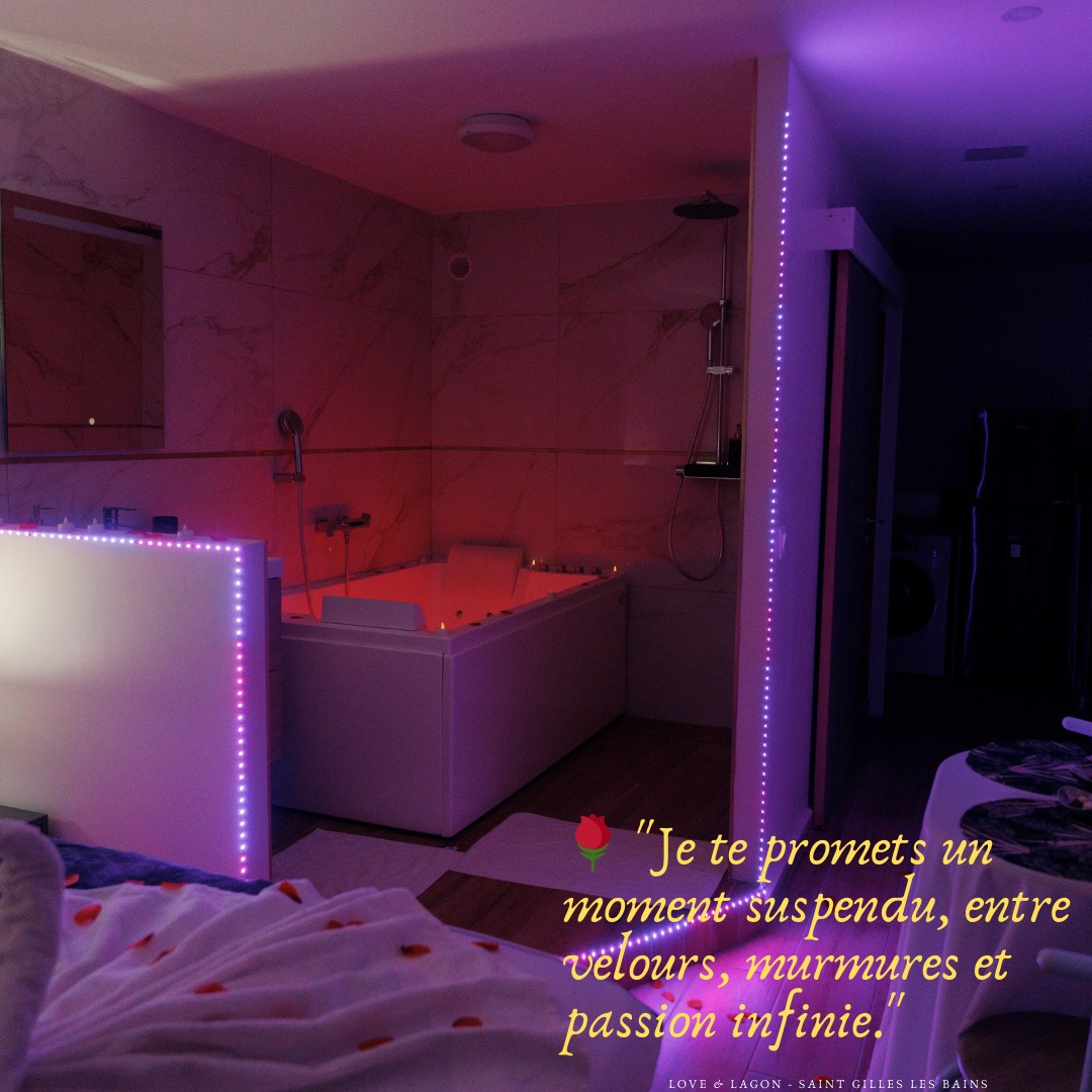Love & Lagon Facebook ad: Appartement · Saint-Paul · ★5,0 · 1 chambre · 1 lit · 1…