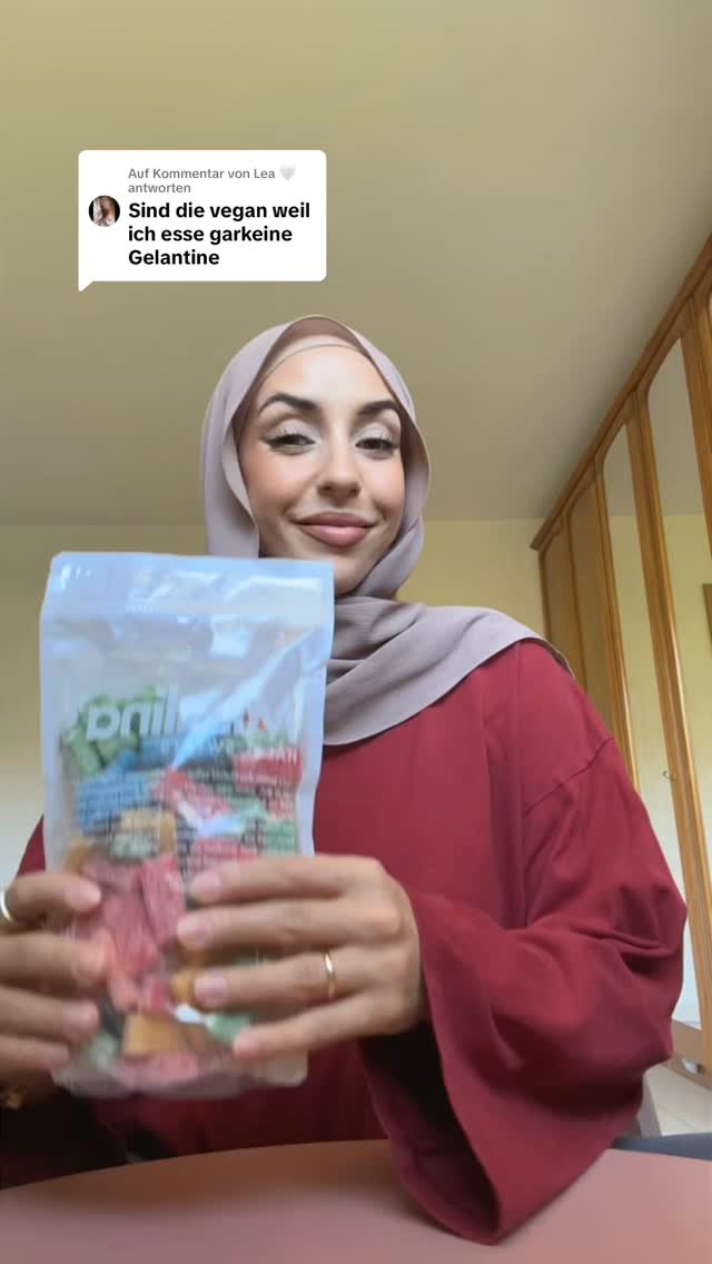 Miralina's Halal Sweets Facebook ad: WIR HABEN AUCH VEGANE SORTEN Weil wir niemanden…