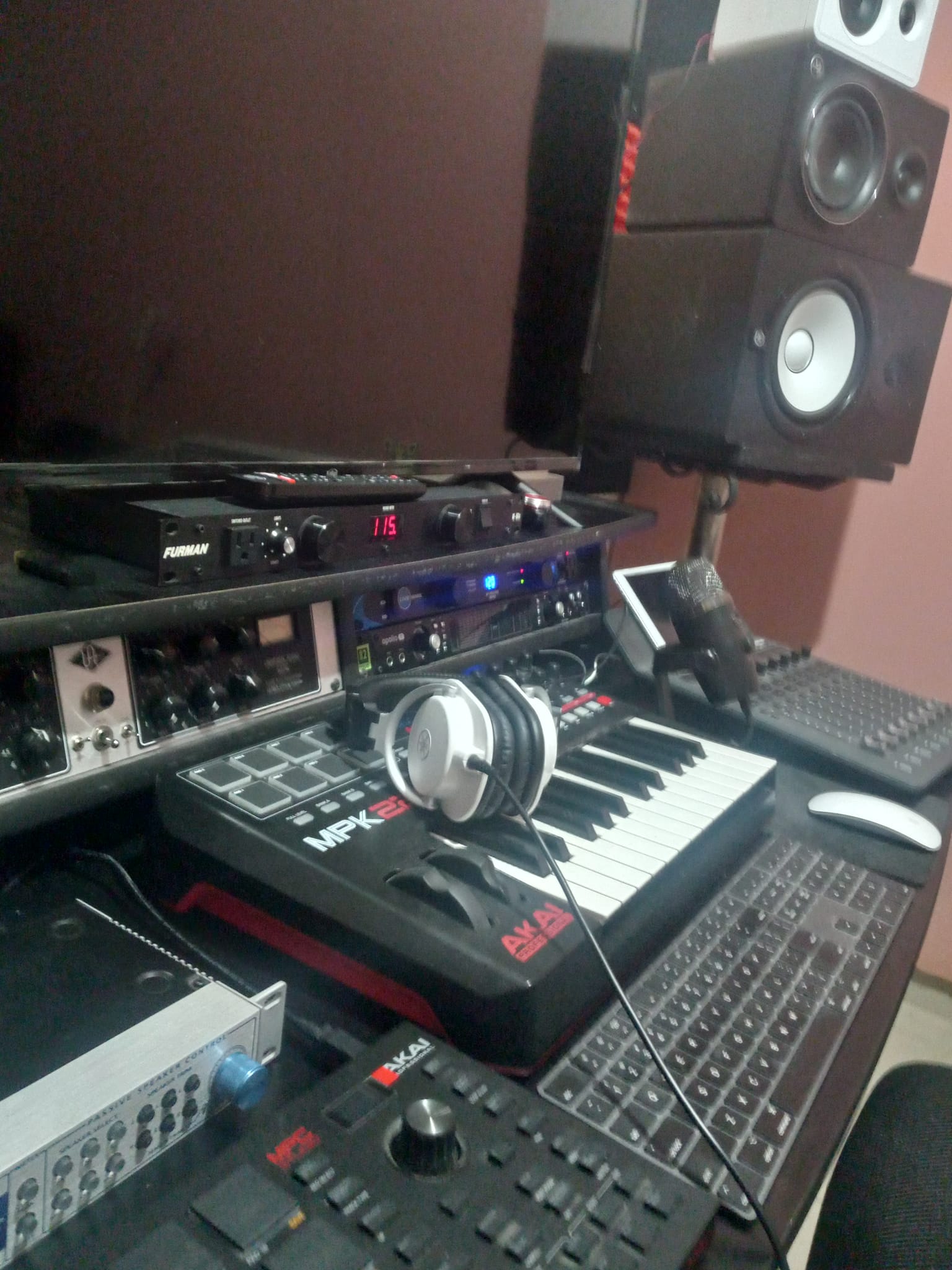 Underground records Facebook ad: STUDIO UNDERGROUND RECORDS, DONDE LOS ARTISTAS DEL GENERO…