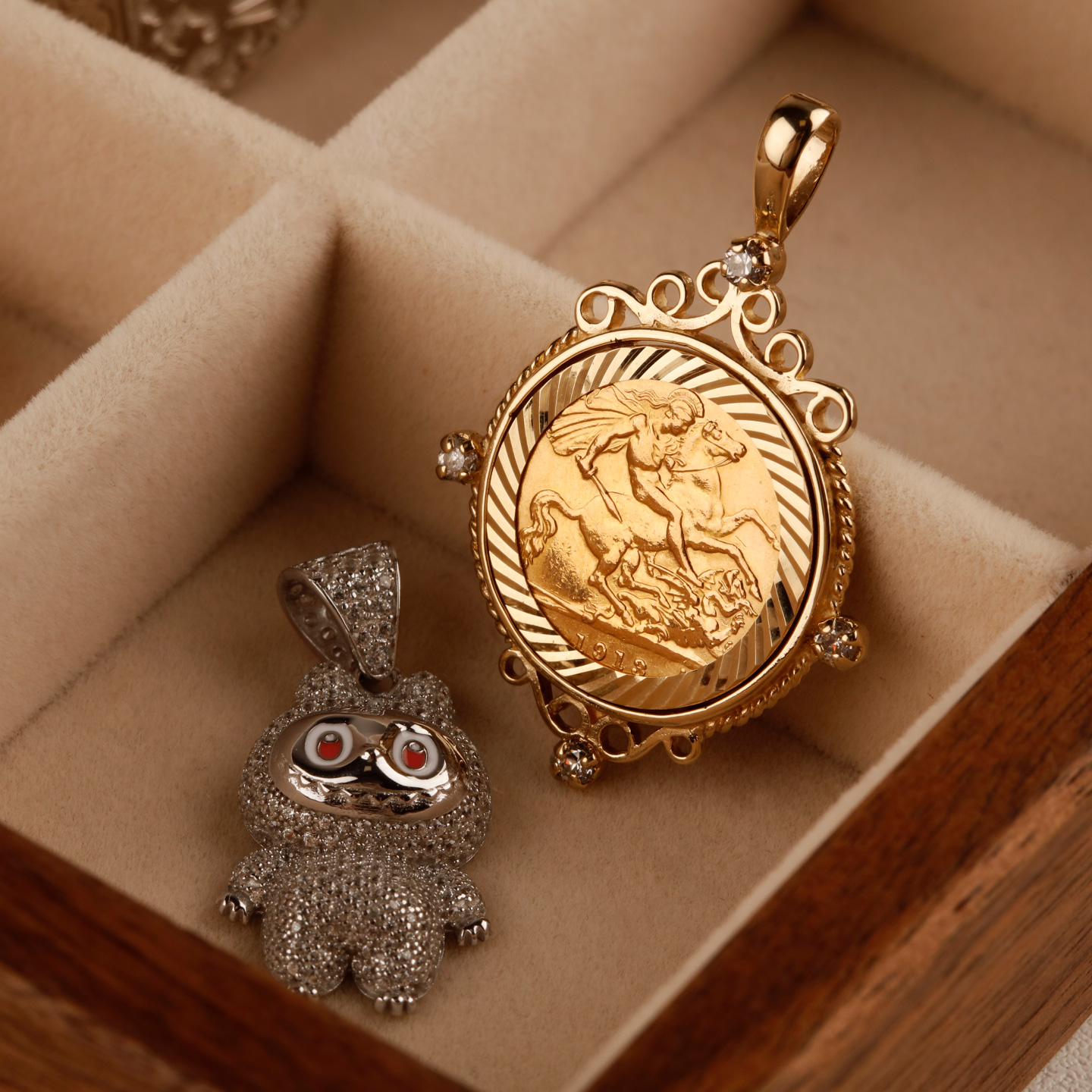 William May Jewellers Facebook ad: Pendants in Gold & Silver