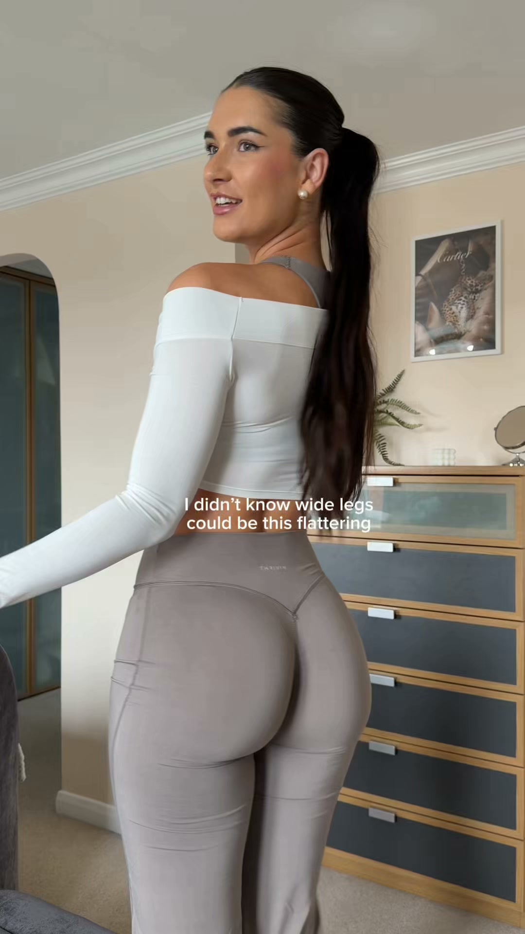 Thrivin Gymwear Facebook ad: Look Good. Feel Snatched.