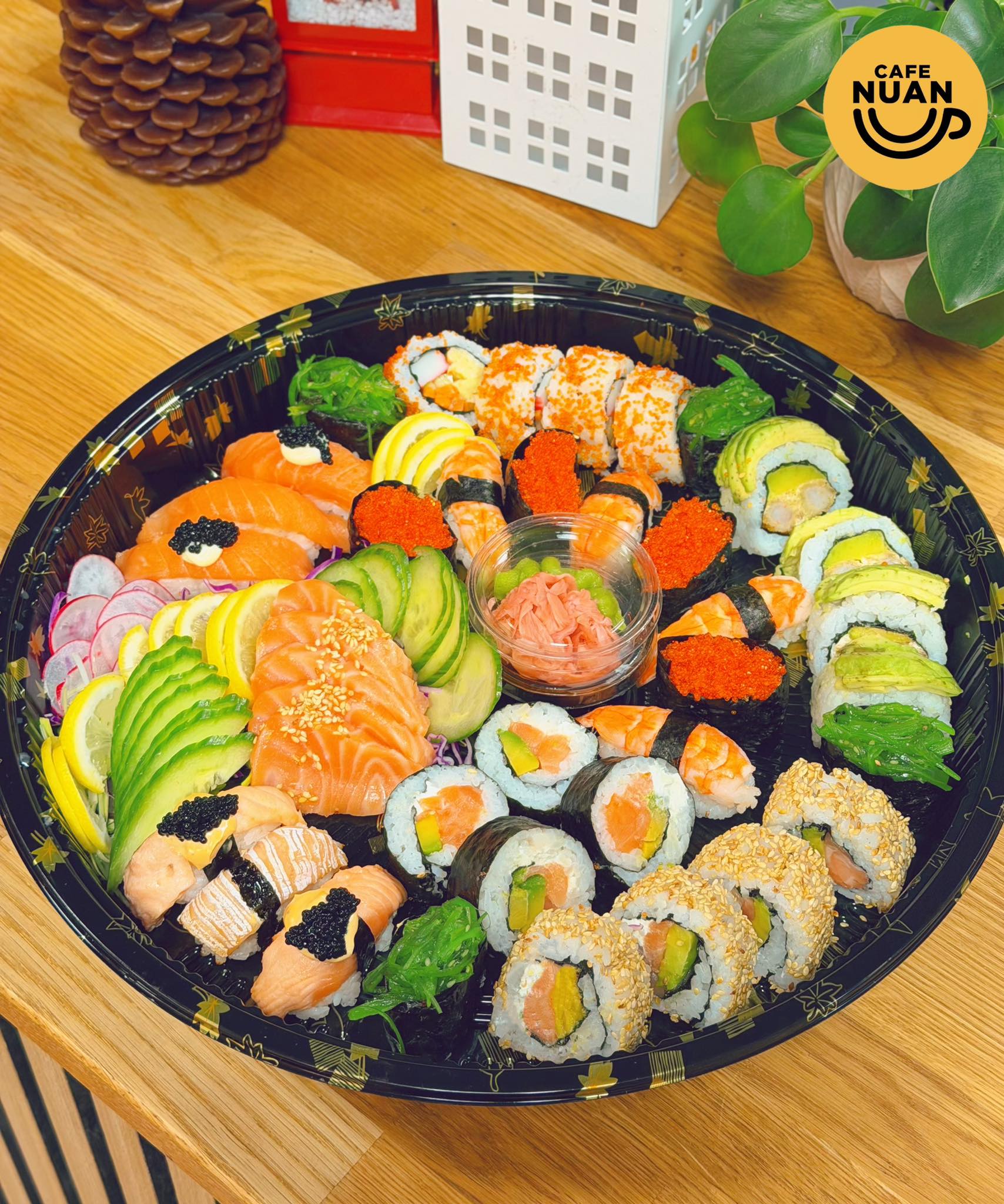 Café Nuan Facebook ad: Premium sushi-sæt, klar til at bringe smagfuld glæde…