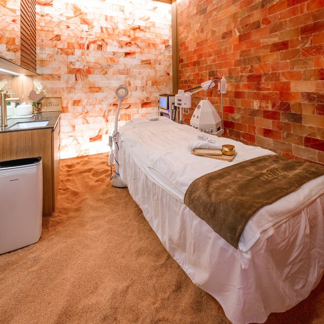 Himalayan Salt Spa Facebook ad from Oct 30, 2025