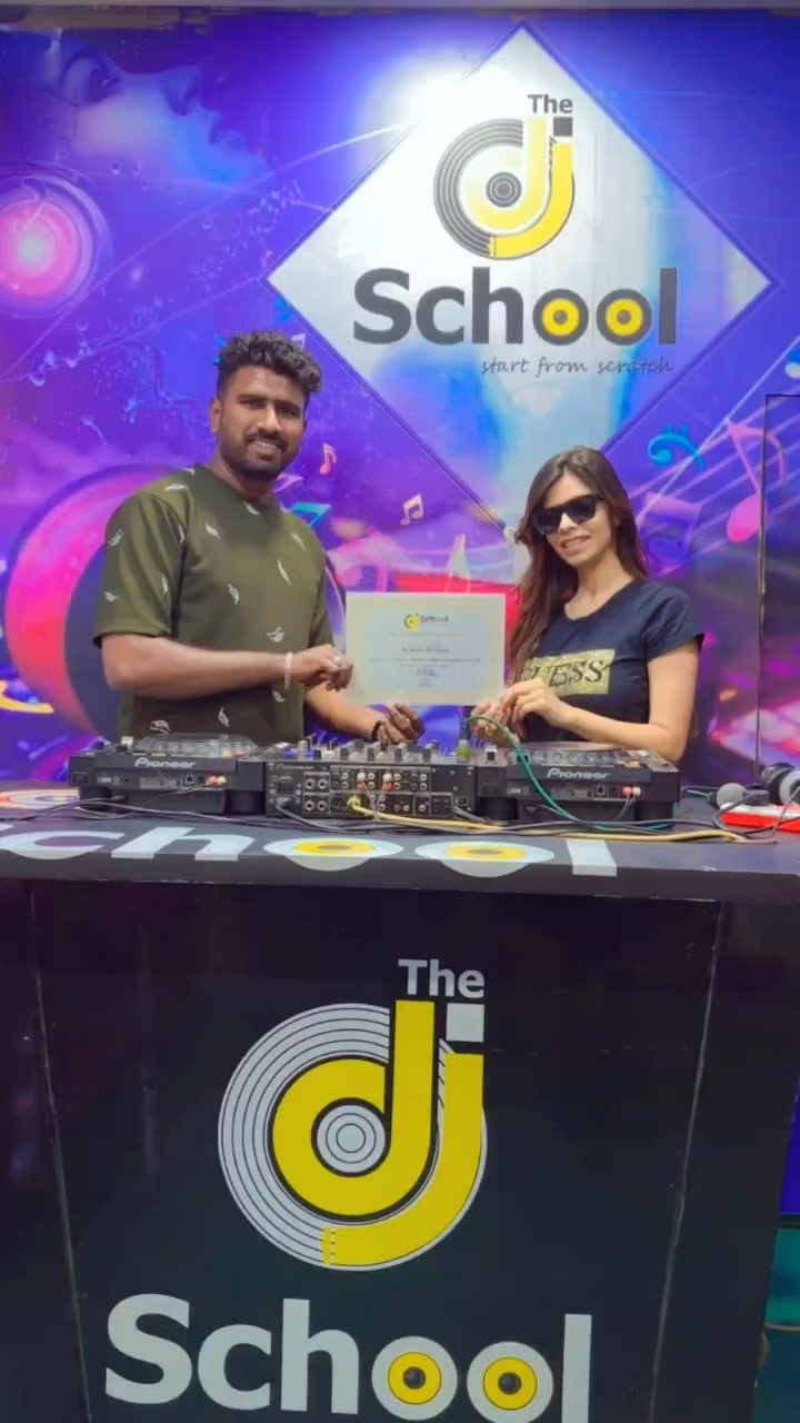 The DJ School Facebook ad: Learn DJing with us