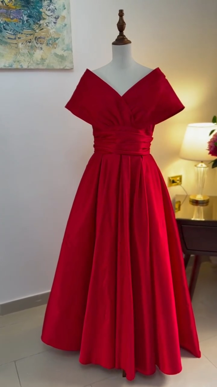 La rosa boutique JO Facebook ad: Own the moment in this red dress and…