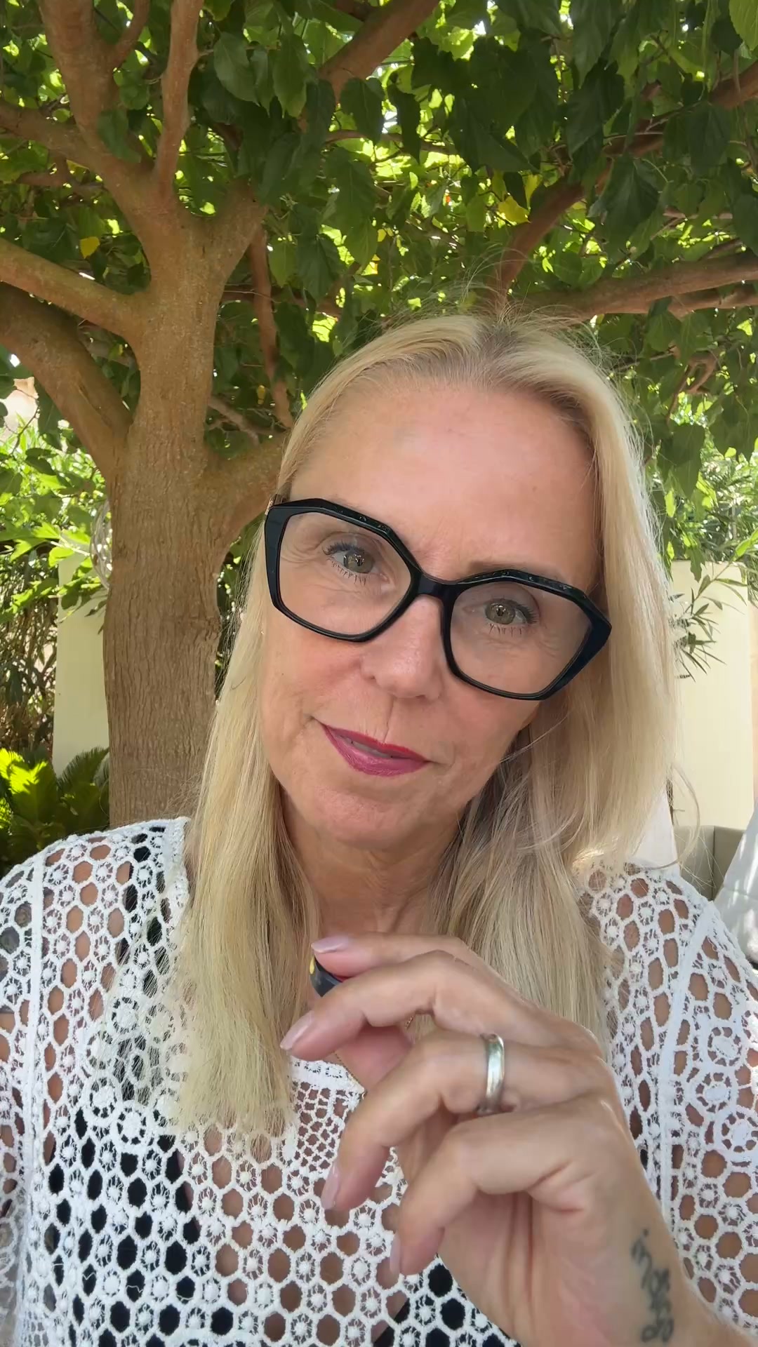 Michaela Prazak Facebook ad: So einfach verwandelst du deine Feminine Superpower zum…