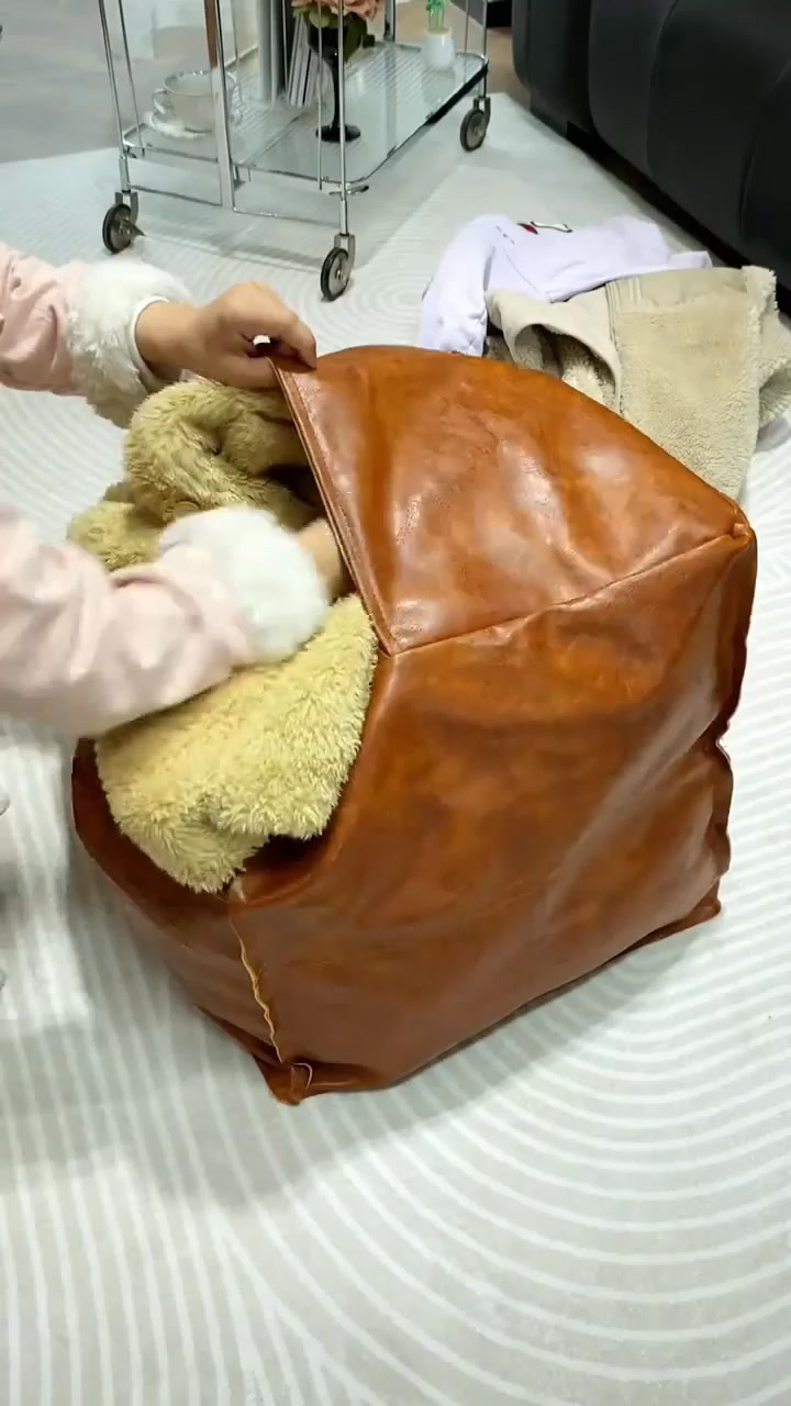 Vensaa Facebook ad: Leather Storage Cover