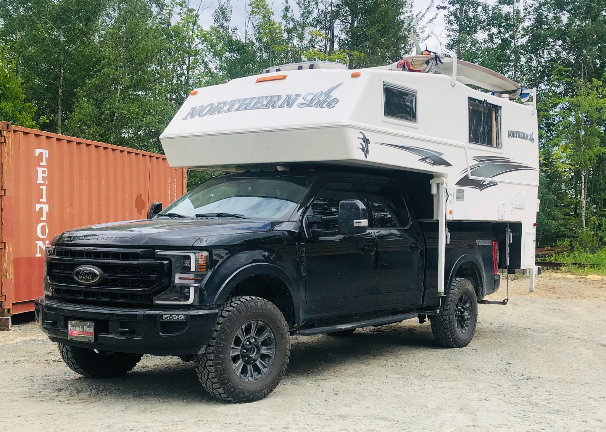 Simon Auger Facebook ad: 2016 NORTHERN LITE CAMPER 8-11 special edition