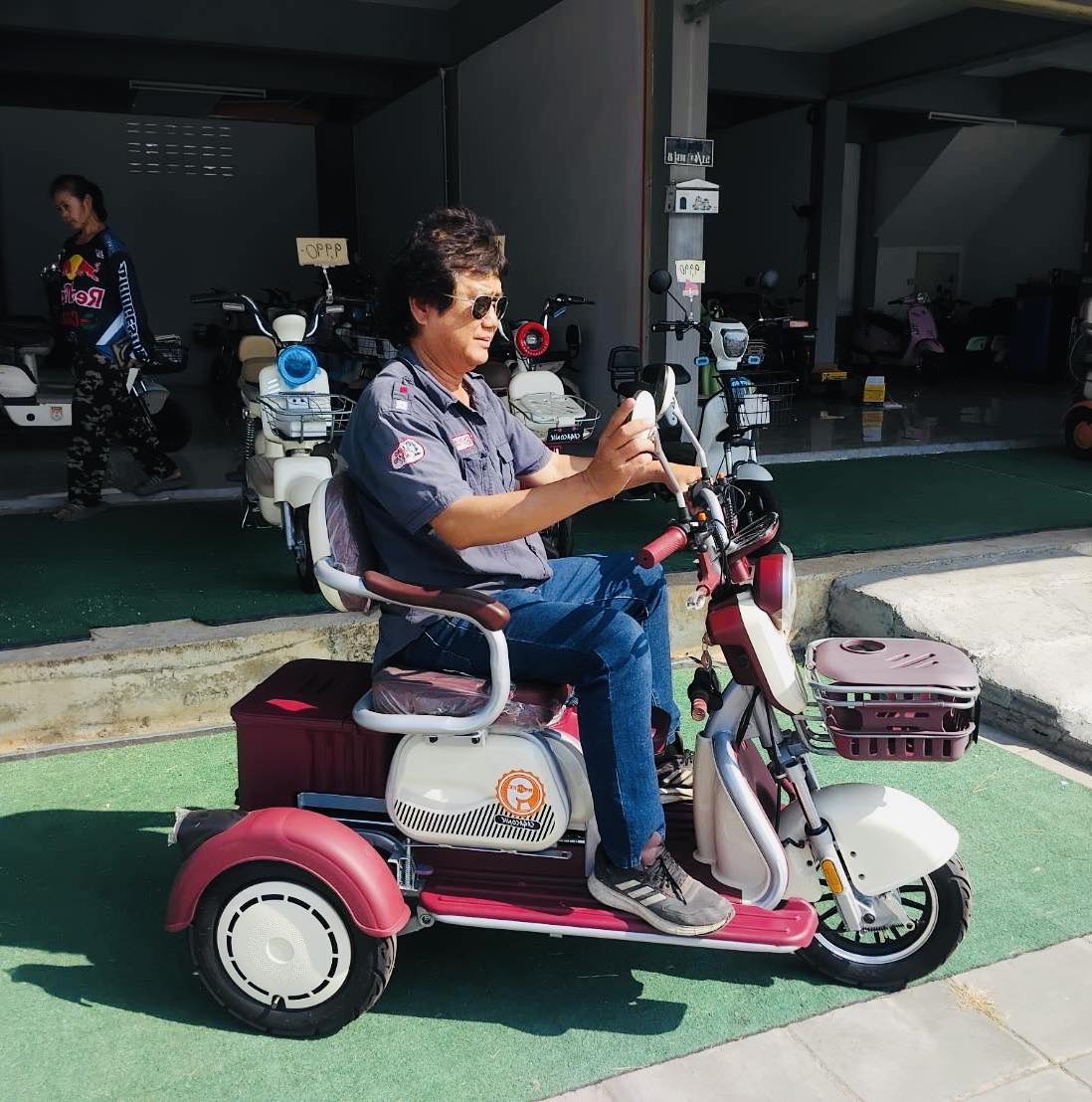 รถไฟฟ้า จักรยานไฟฟ้า จังหวัดชลบุรี By SING E-Bike Facebook ad: โปรโมชั่น ต้อนรับ &