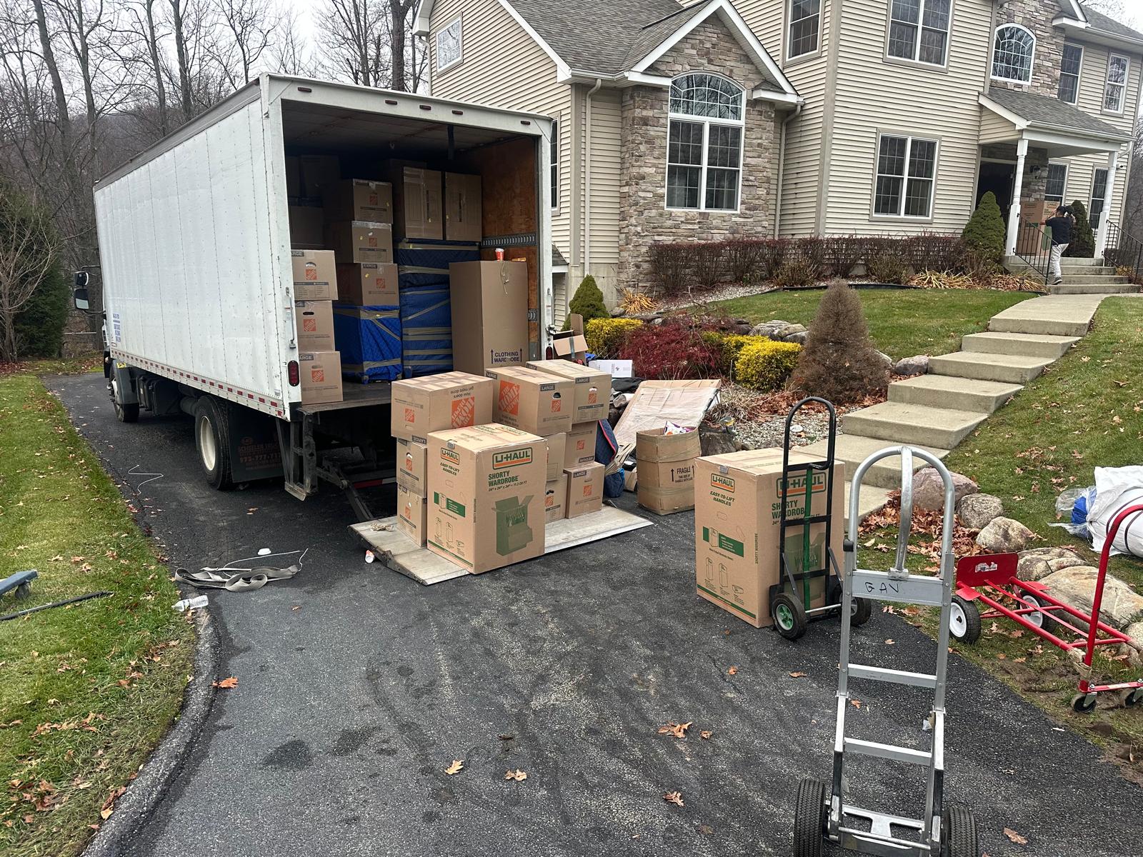 Gorilla Haulers Facebook ad: Get a Free Instant Quote