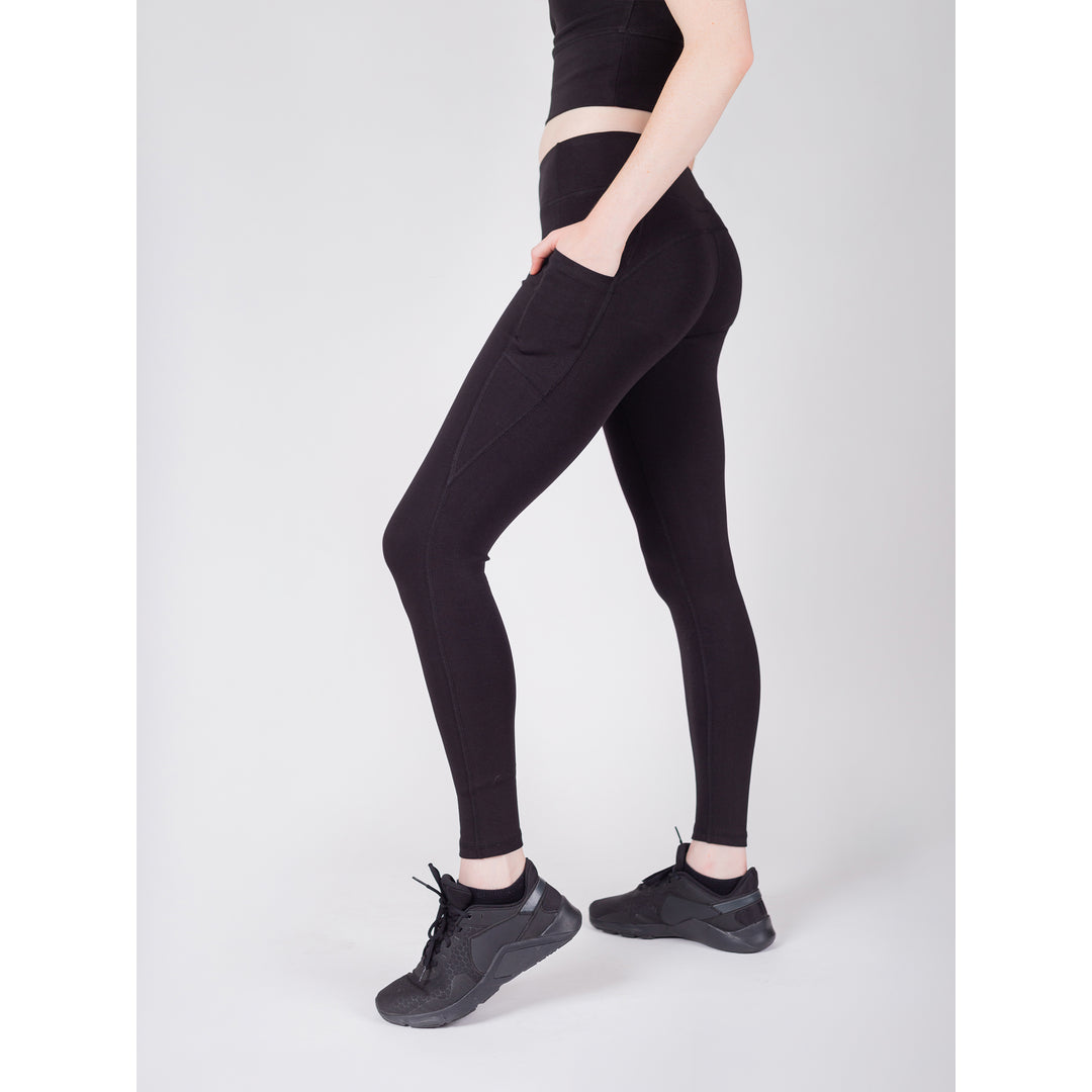 Happy Earth Facebook ad: Non-toxic Activewear