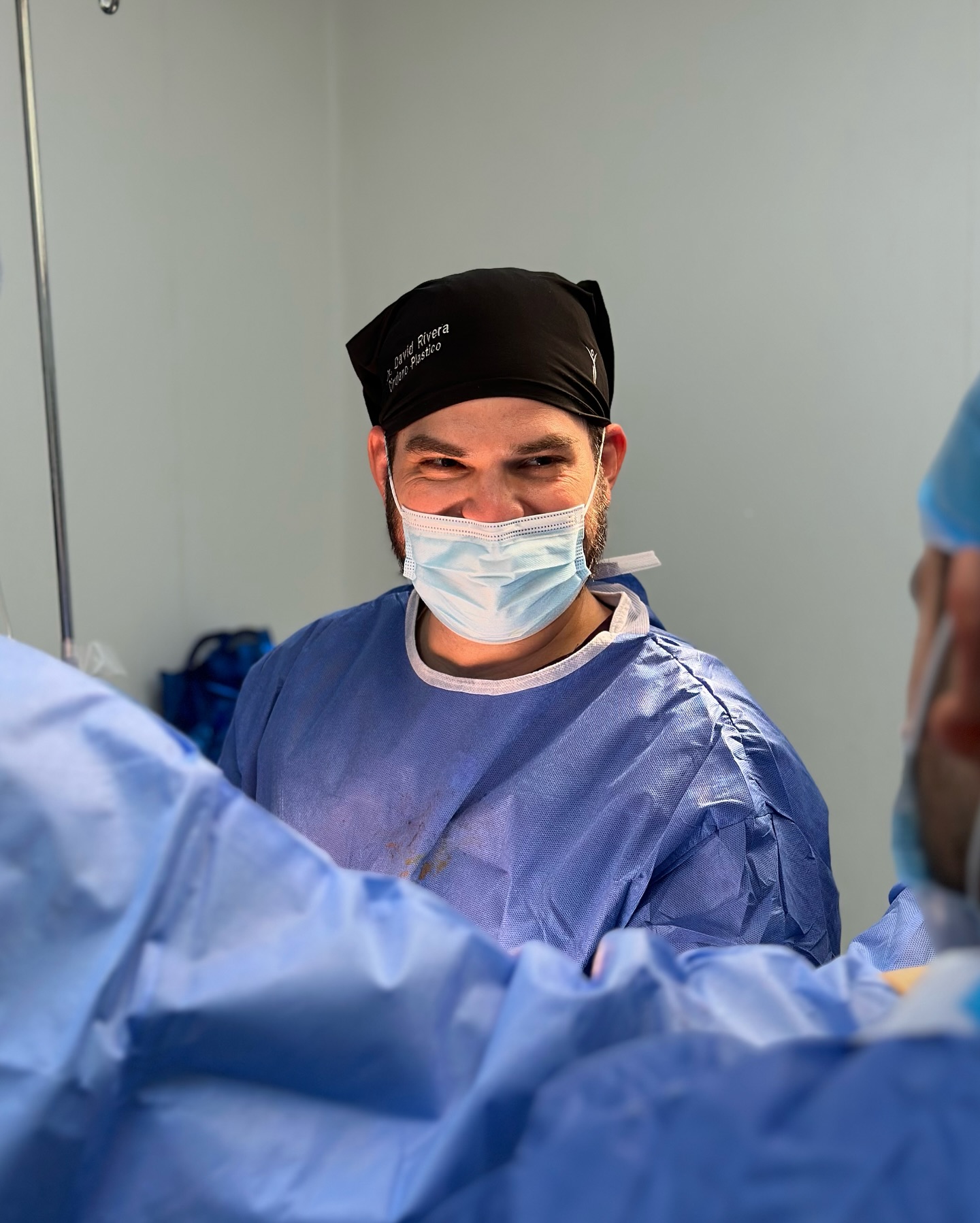 drriveraplasticsurgery Facebook ad: Cuando disfrutas lo que haces, obtienes mejores resultados!
