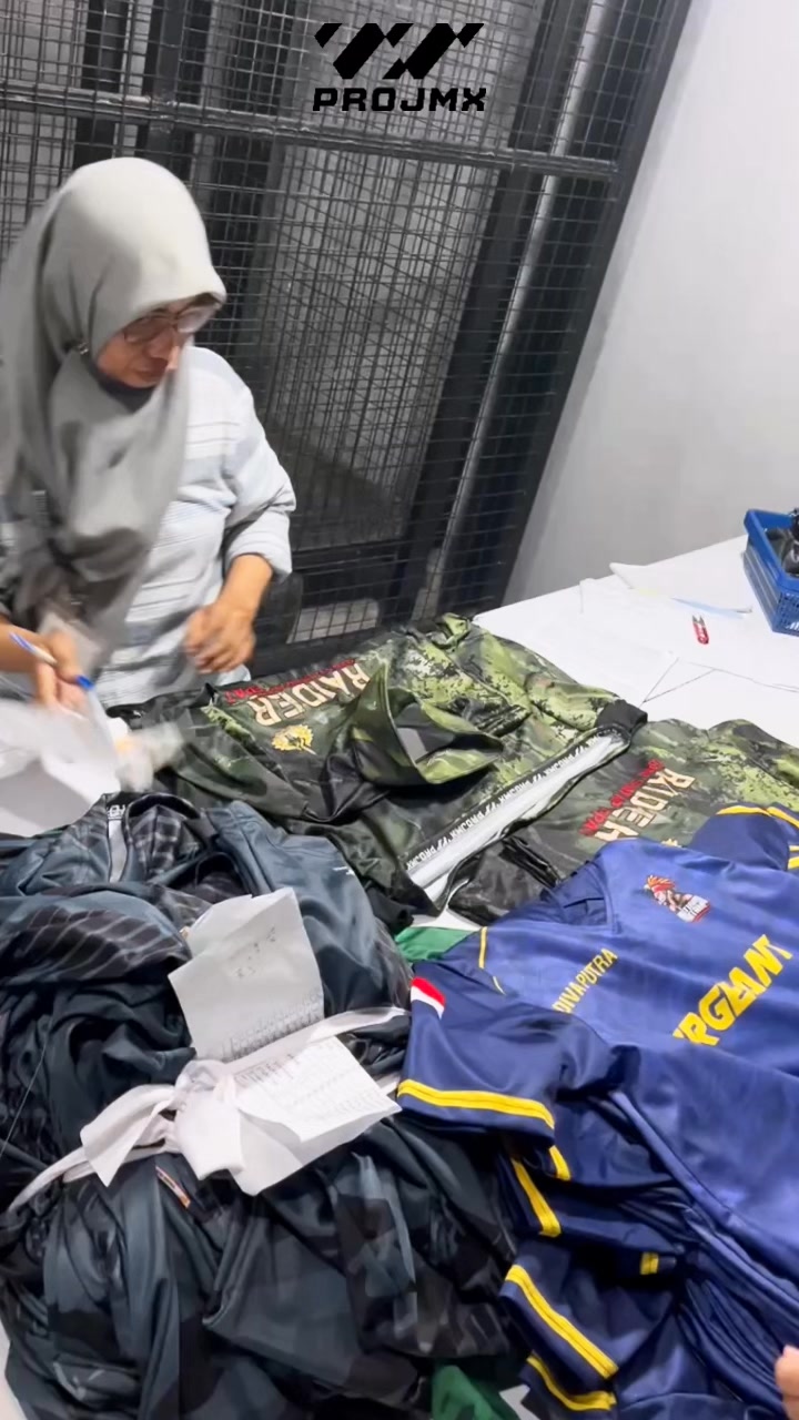 Projmx Jersey Apparel Facebook ad: Rasain ORDER Jersey Custom tanpa Khawatir!