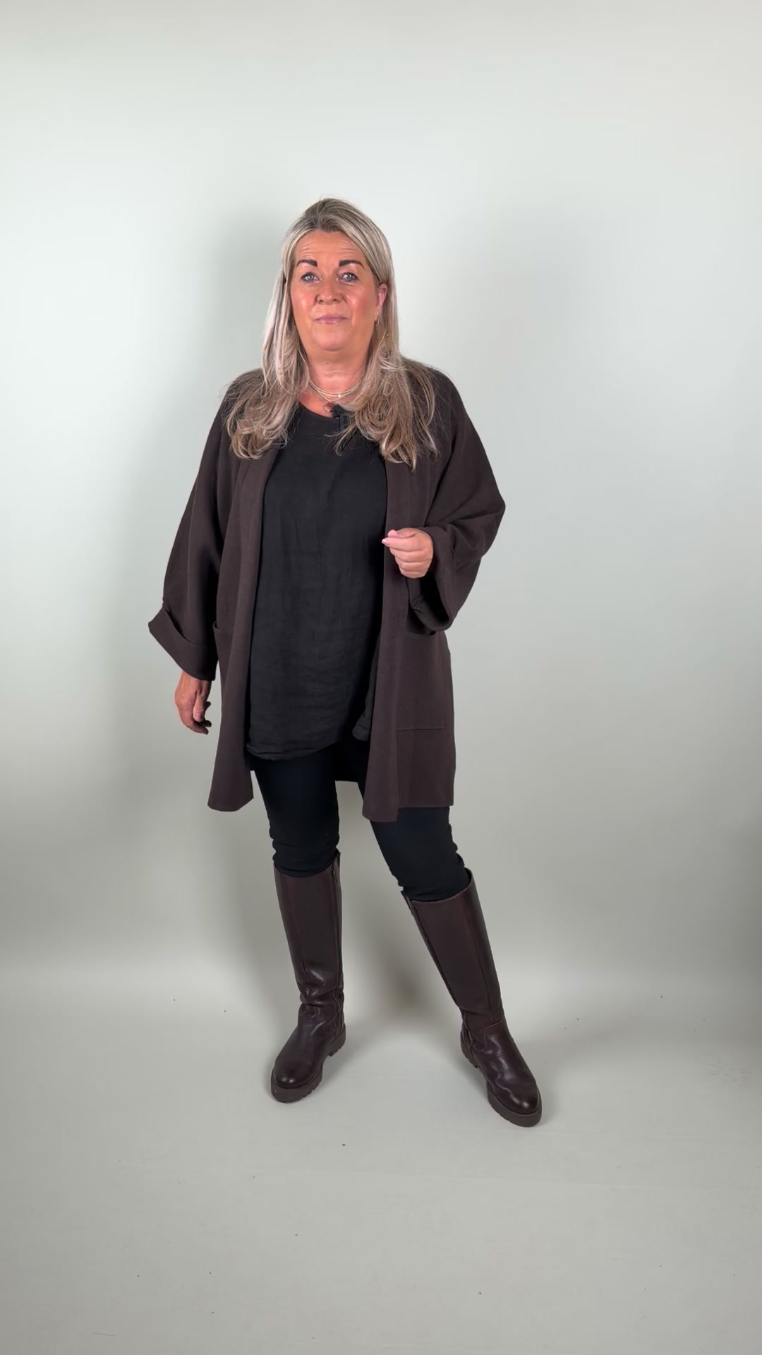 Classic Beauty & Fashion Facebook ad: Vest Ciska beige - Classic Beauty & Fashion