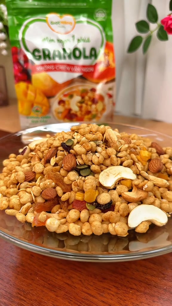 Giọt Nắng Facebook ad: GRANOLA NHÀ LÀM GIÒN RỤM, CÀNG NHAI CÀNG…