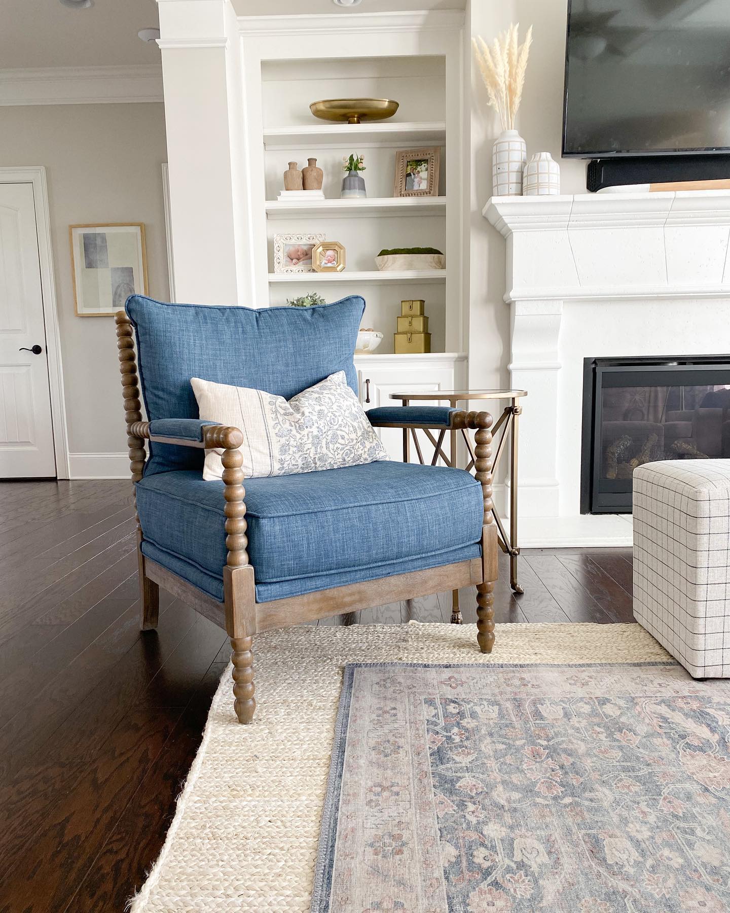 hillviewhomestyle Facebook ad: White 5' x 8' Hand Braided Jute Rug | Rugs.com