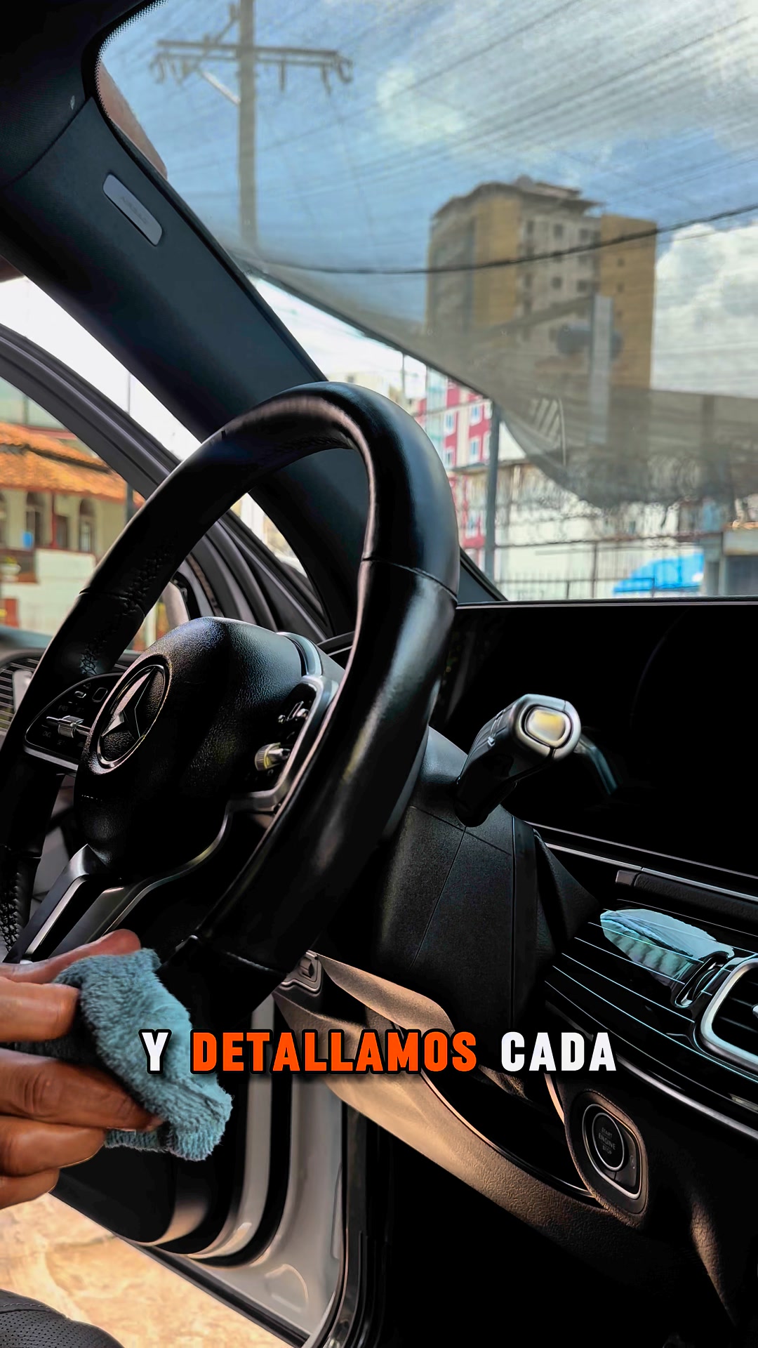Go Car Detailing Services Facebook ad: Chatea con nosotros