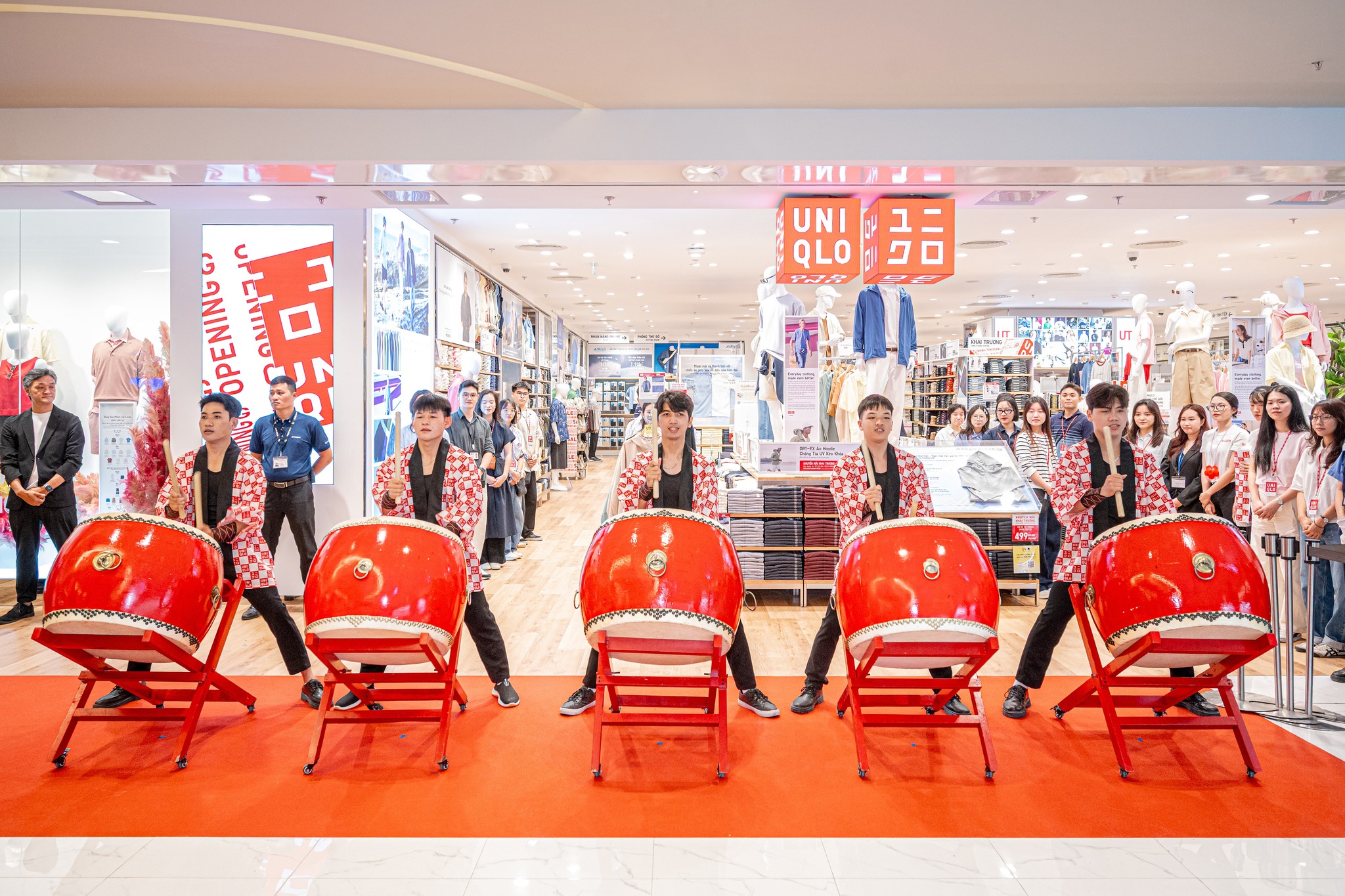 Uniqlo Vietnam Facebook ad