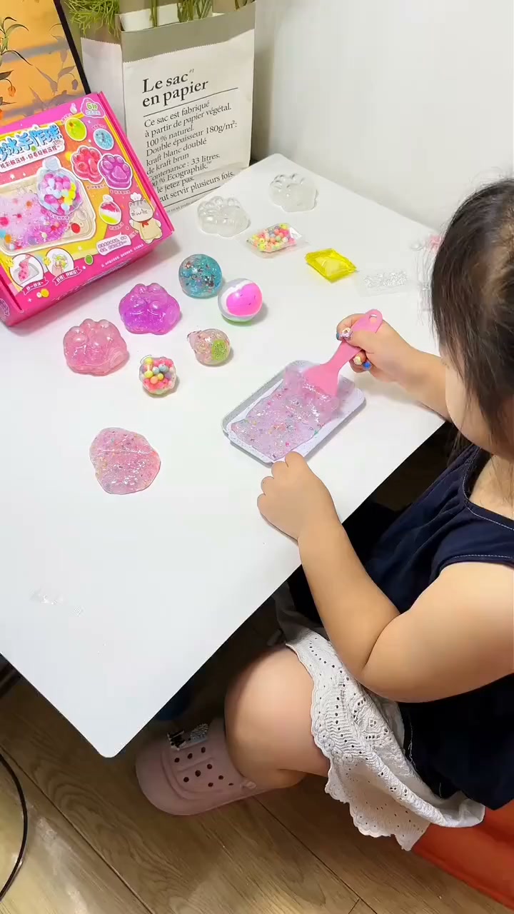 Chacshop Facebook ad: On every holiday, my kid just clings to…