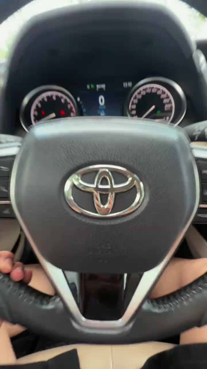 Occasionalous.OA02 Facebook ad: Sport-style silicone steering wheel cover