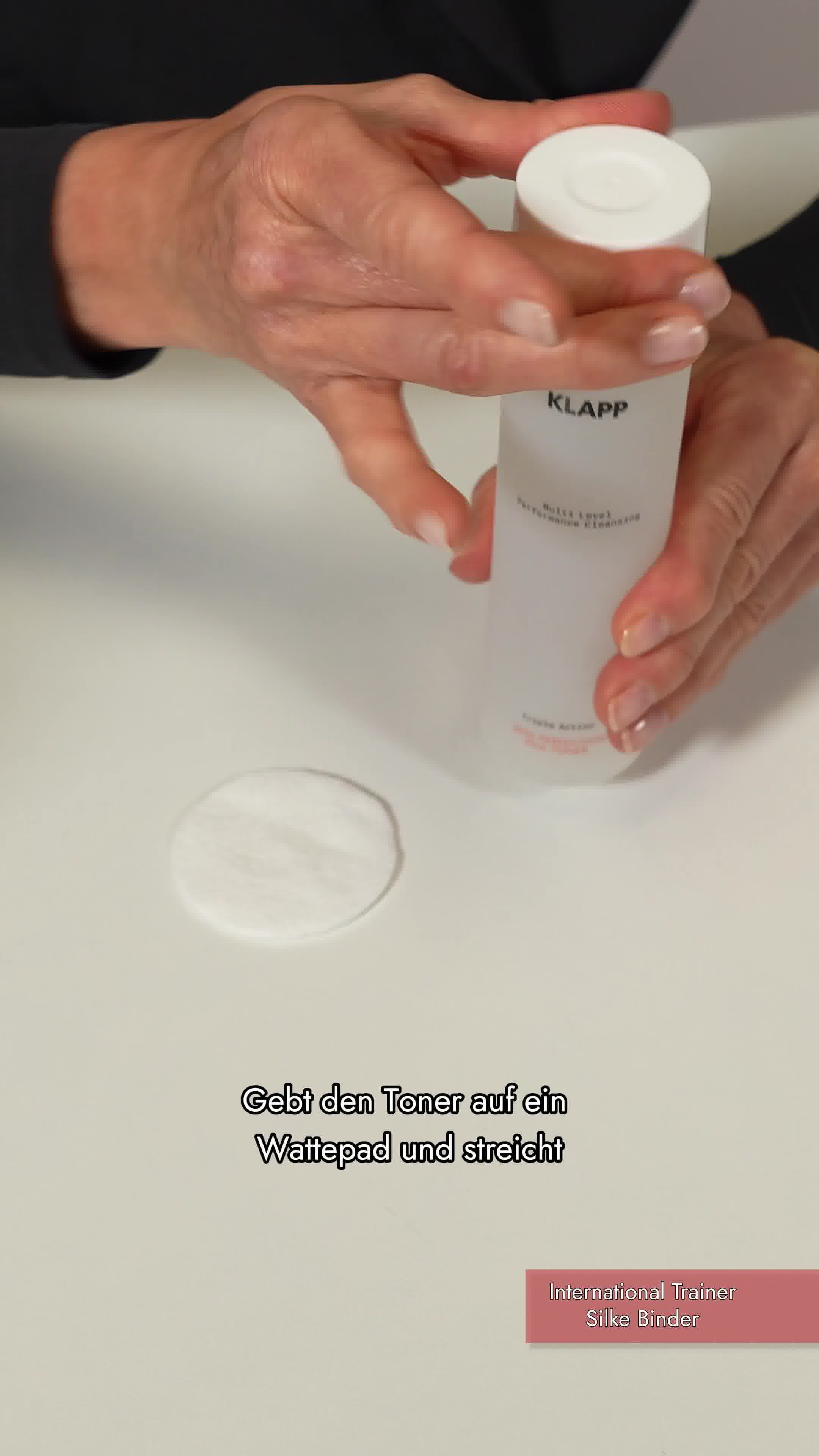 KLAPP Skin Care Science Facebook ad: Glow beginnt mit dem PHA Toner