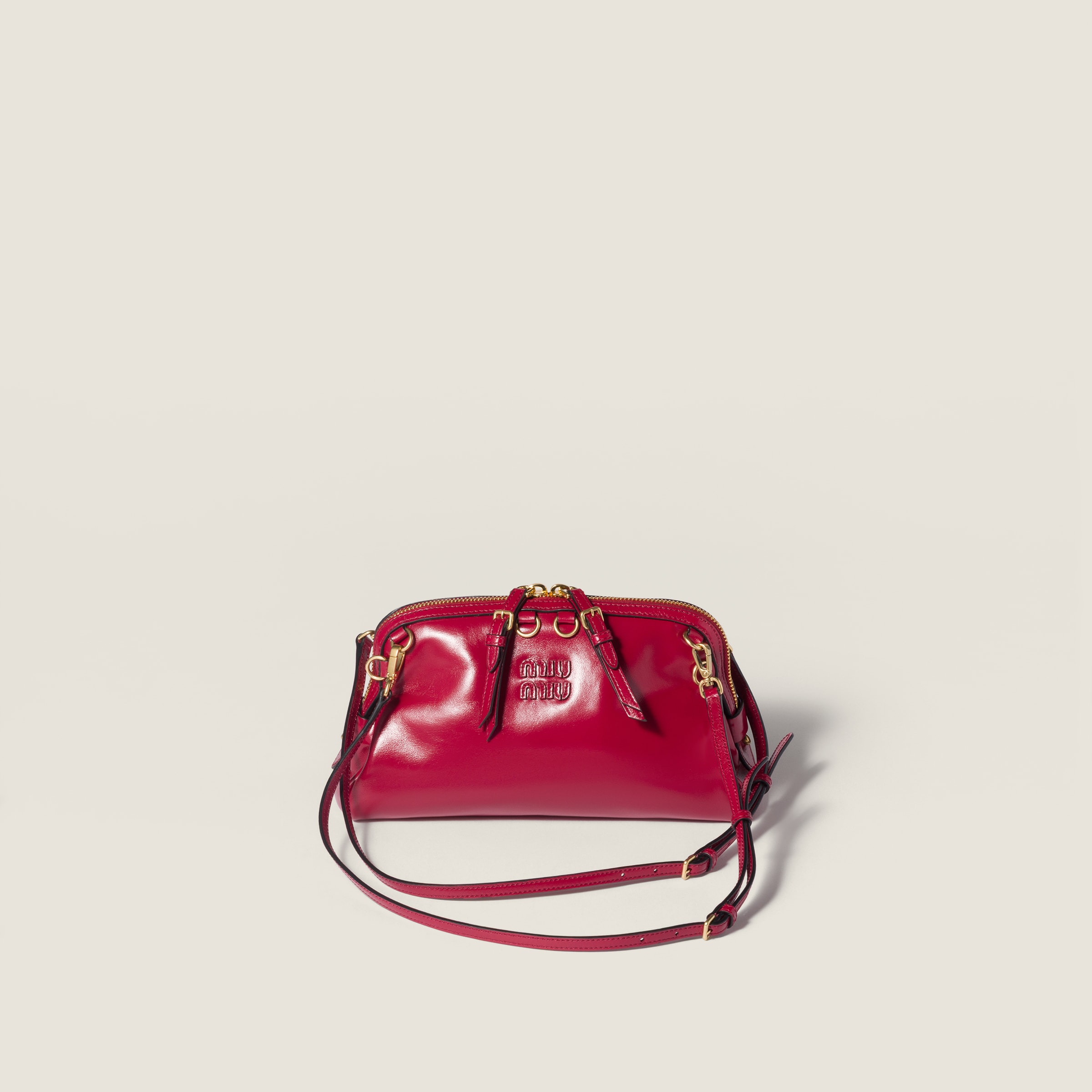 Miu Miu Facebook ad: Scopri i portafogli e accessori Miu Miu.