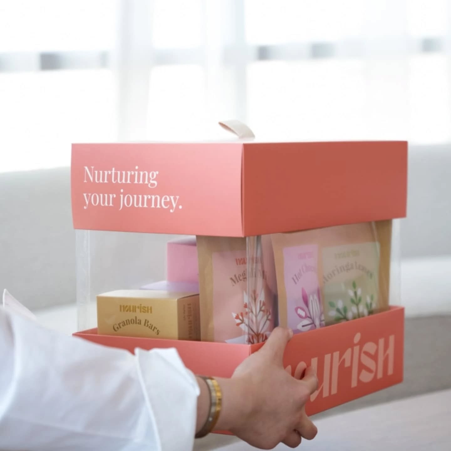 Nourish.kw Facebook ad: أفيد و أنزك هدية لصديقتج اللي توها والدة