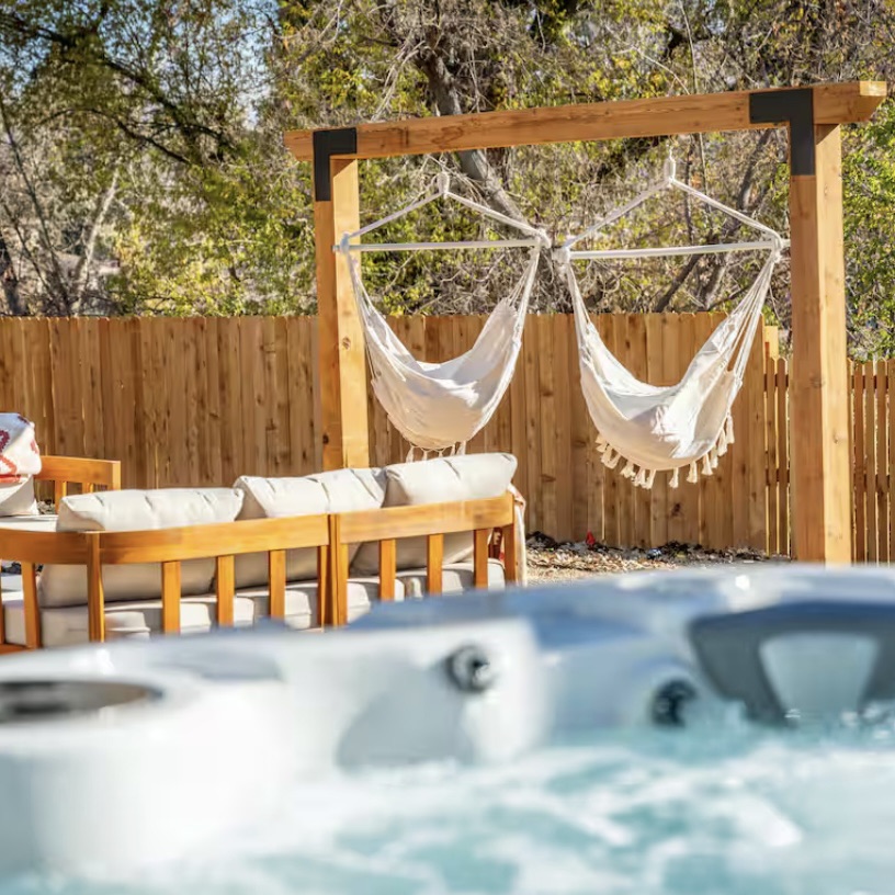 Rachele Robb Davis Facebook ad: Wildflowers & Wonder All-Inclusive Women's Retreat