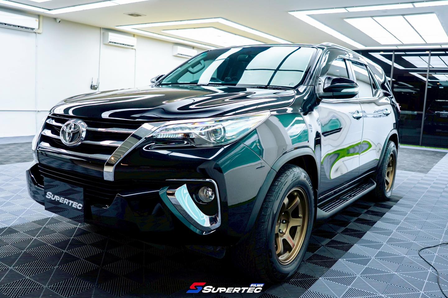 SuperTec Films : สาขา ชลบุรี - ศูนย์ติดตั้งฟิล์มกรองแสง Facebook ad