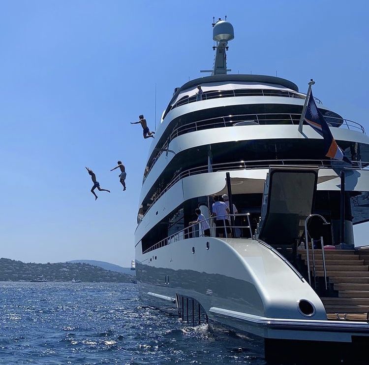 Natalie Brooks Facebook ad: The weird oil request on a mega yacht
