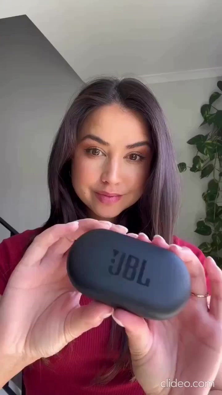 Amazo Tec Facebook ad: JBL Soundgear Sense