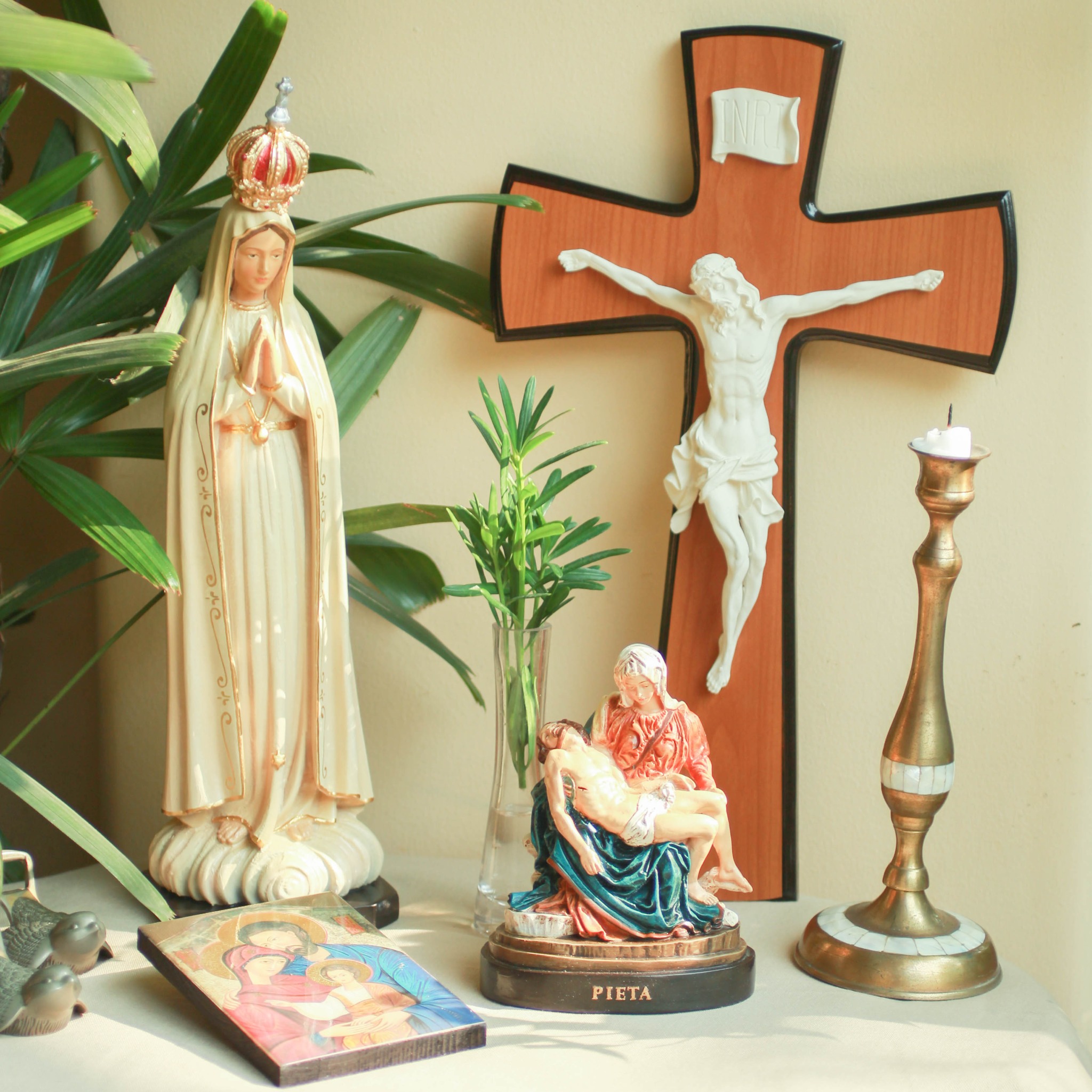 Versensens Religious Store Facebook ad: The Gift Of Faith