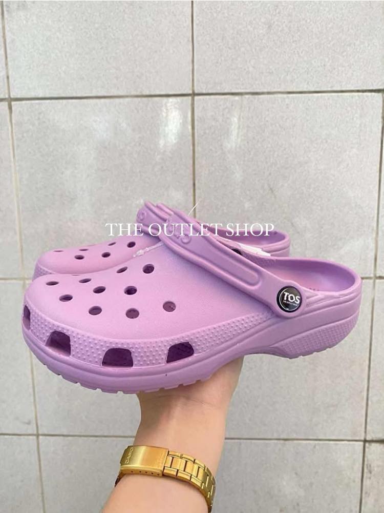 The Outlet Shop Facebook ad: The universe is literally obsessed with this colorway…