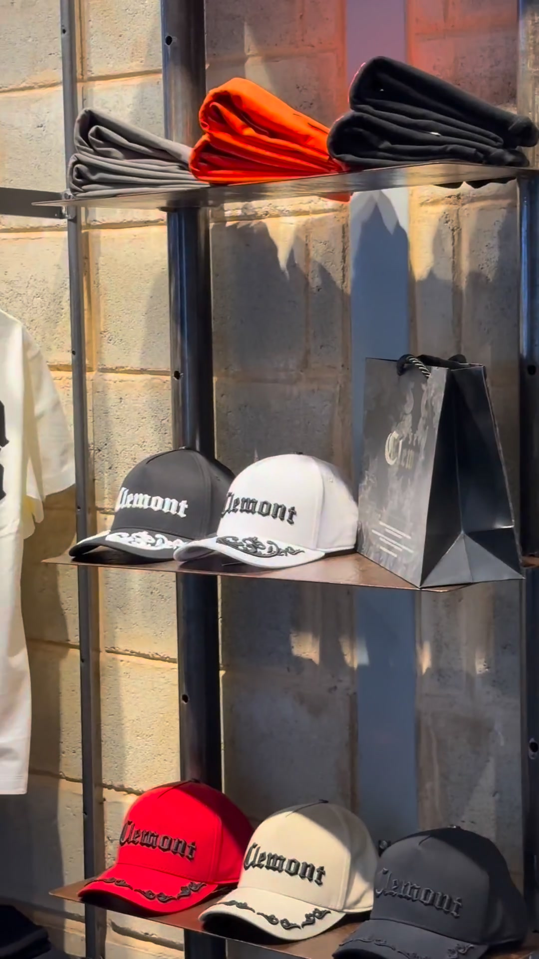 Yahweh Store Facebook ad: Ropa de Marca 100% Original