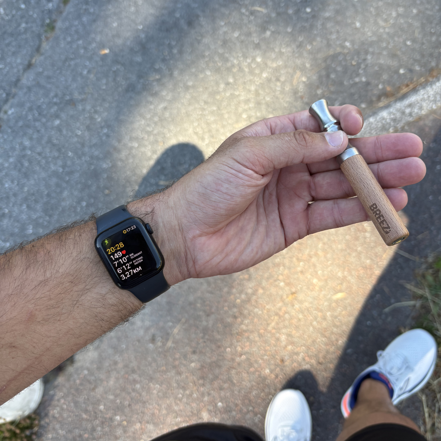 Breezstick.com Facebook ad: Le geste reste, l'addiction part