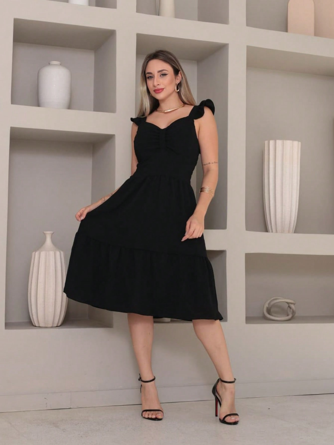 SHEIN Brasil Facebook ad: Explore o universo da moda.