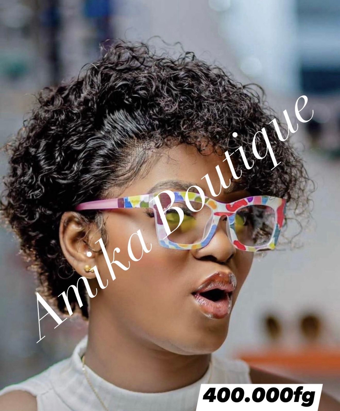 AMIKA Boutique Facebook ad: Tout est disponible à la boutique mes amours