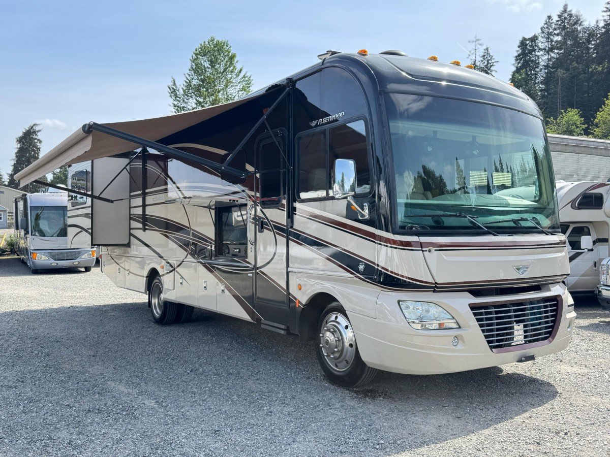 Angelo Mitchell Facebook ad: 2015 Fleetwood Southwind