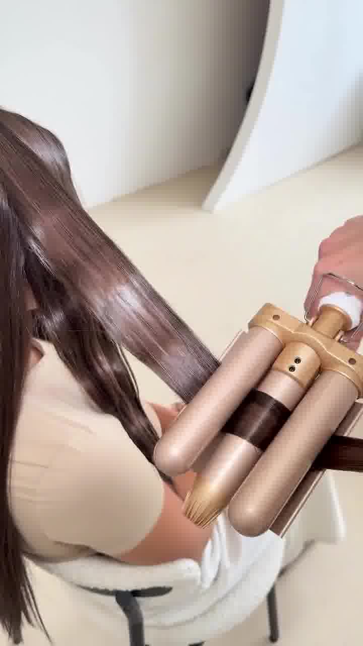 Beauty Works Luxury Hair Extensions Facebook ad: Beauty Works x Huda Collection
