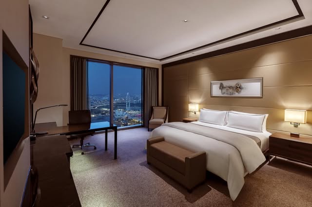The Westin Singapore Facebook ad: Hotel in Marina Bay | The Westin Singapore