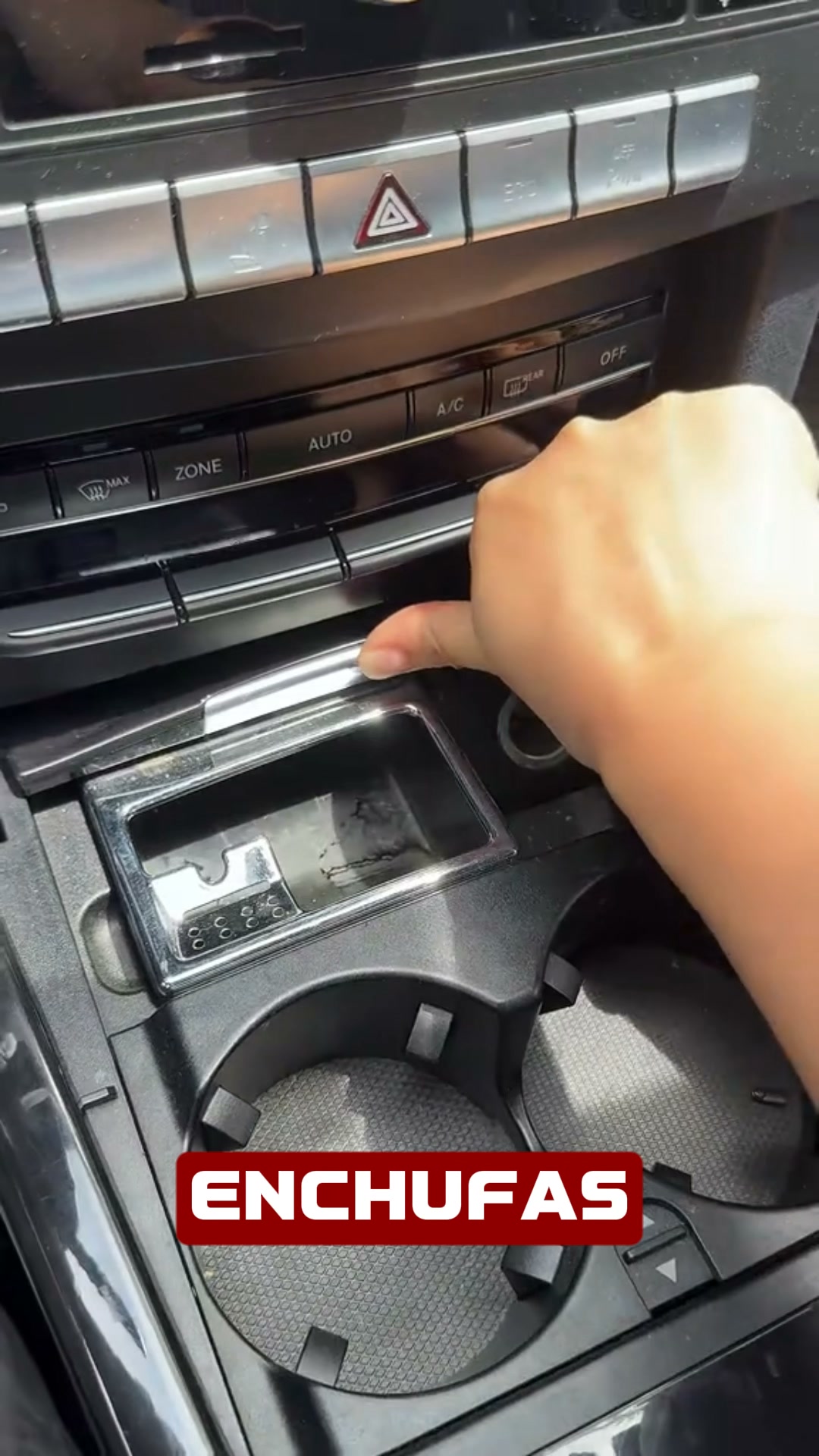 Lovasaquerer Facebook ad: Cargador de coche Starlight 5 en 1