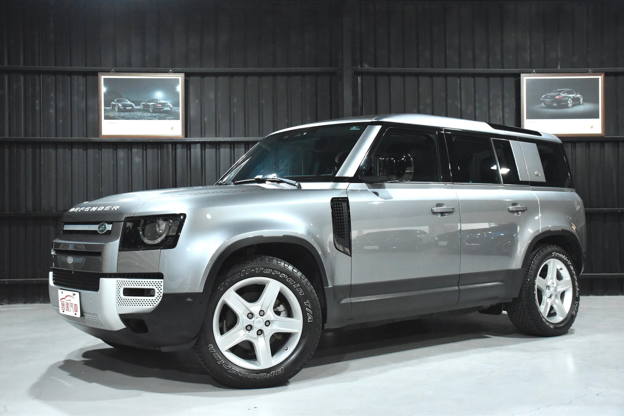 隔壁賣車的小郭 Facebook ad: 2020/10出廠 2021年式 LAND ROVER Defender 110 P300 HSE…
