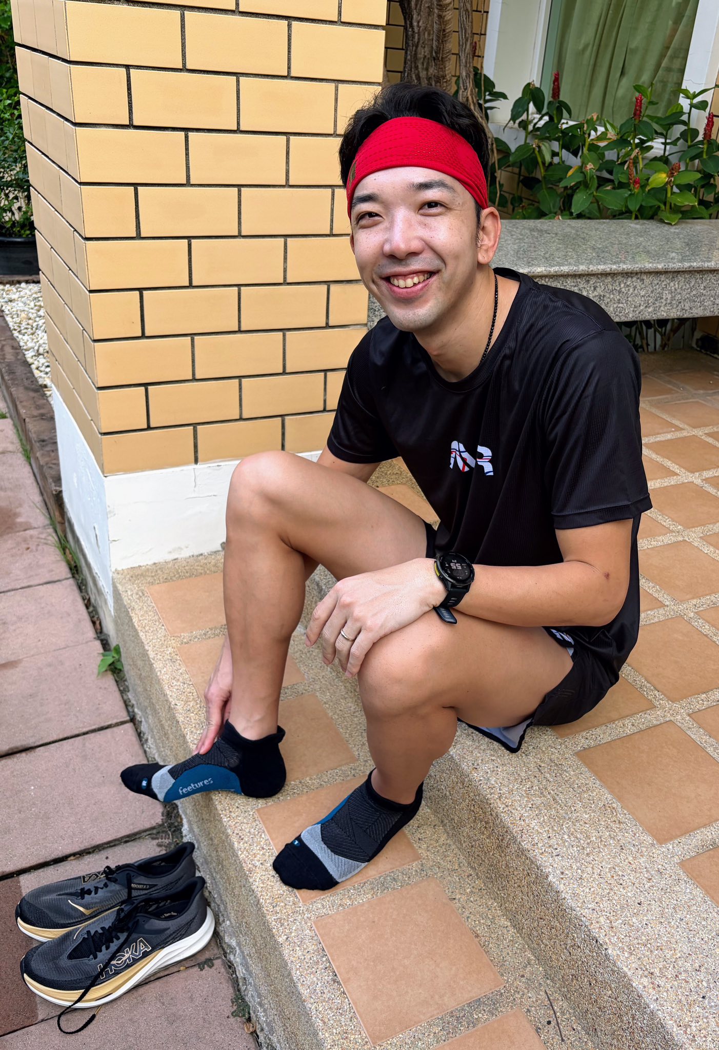Aomonly Aom Facebook ad: ถุงเท้า feetures เป็นไอเท็มโปรดของผม…