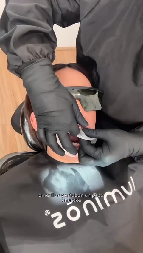 Luminos Dental Aesthetics Facebook ad: ¡Estrena Sonrisa Nueva en sólo 3 horas!