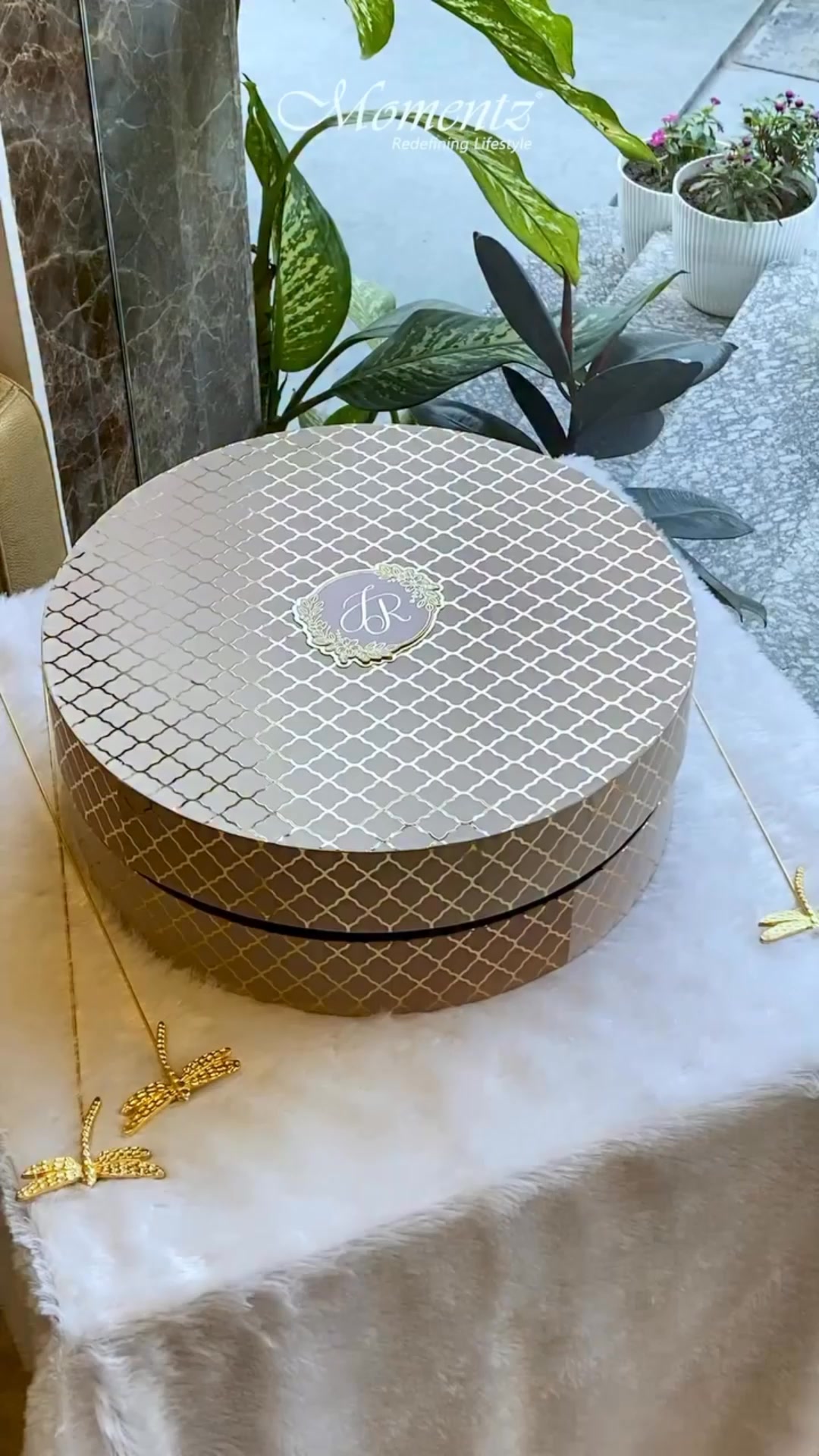 Momentz Redefining Lifestyle Facebook ad: Premium Wedding Return Favors
