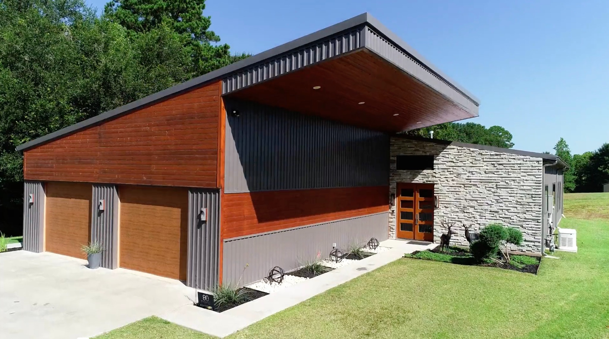 Aces Barns Buildings Facebook ad: Need a custom home builder?