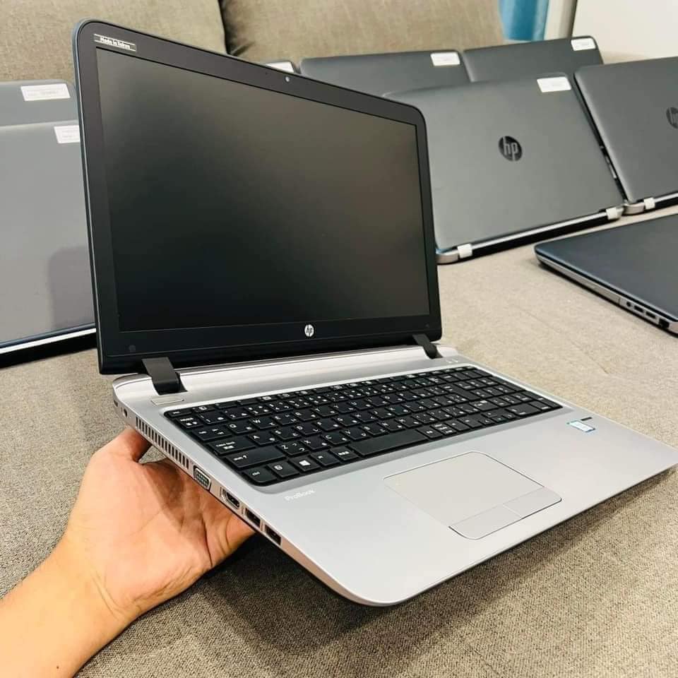 Ordinateur portable de jeu Facebook ad: ___Immeuble it Station Box R17
