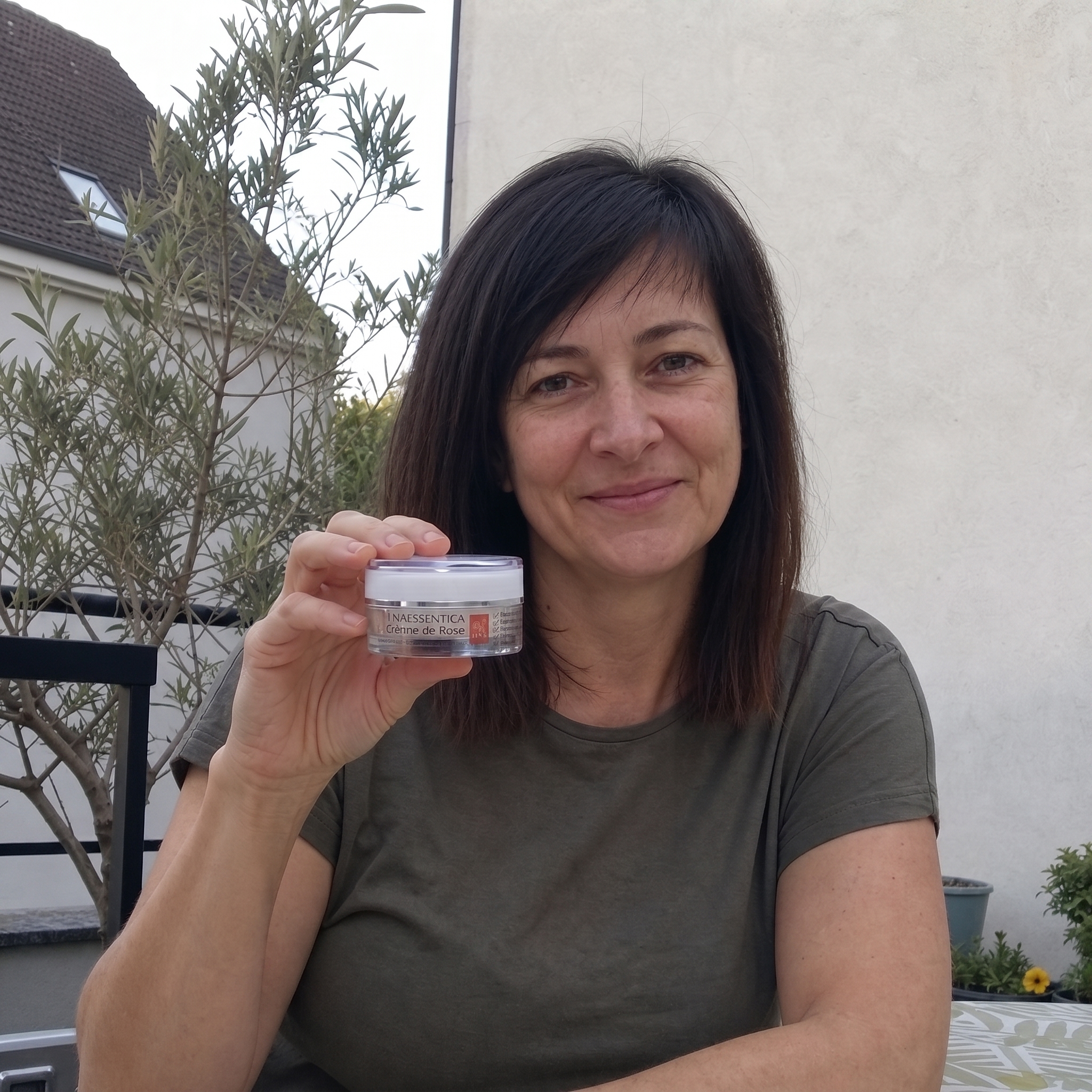 InaEssentials.PT - Cosméticos Orgânicos Familiares Facebook ad: O frasco que mudou as manhãs dela